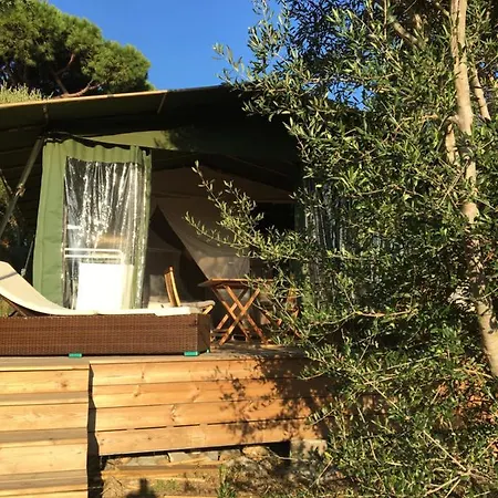 Lodges Safari Les Lauriers Sur Ile Du Levant Exterior photo