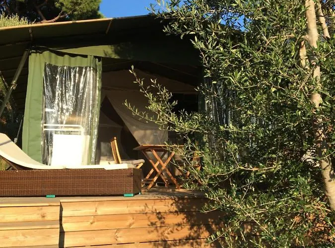 Lodges Safari Les Lauriers Sur Ile Du Levant